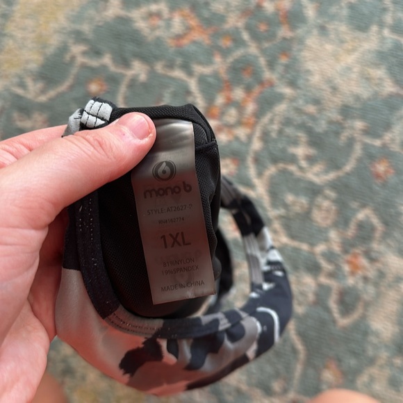 Cute Mono B sports bra - Picture 3 of 3